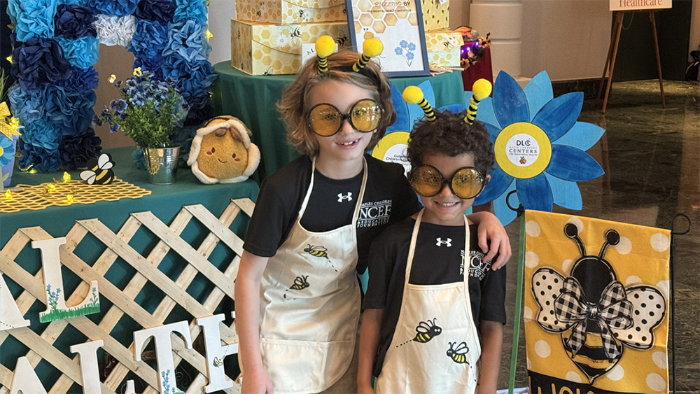 NAMI Collier Kid Bee Outfits